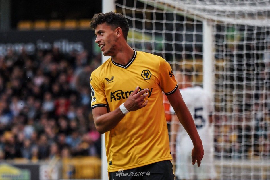 牙足球的荣 牙足球的荣