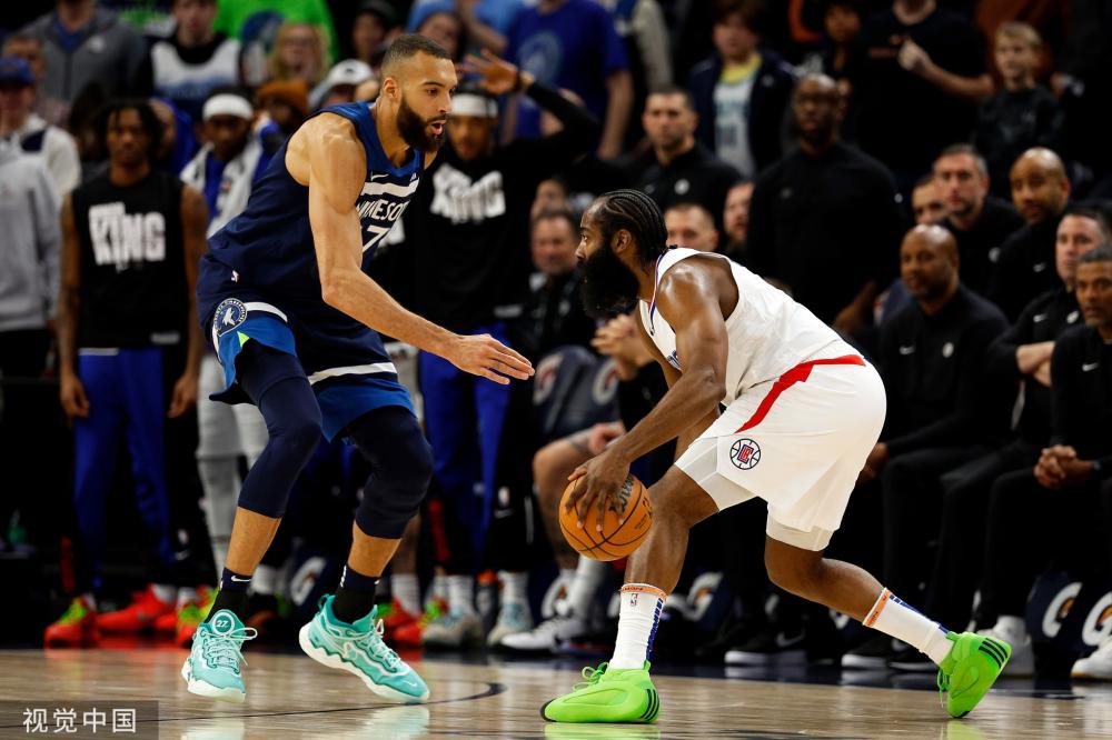 而骑士队则 而骑士队则